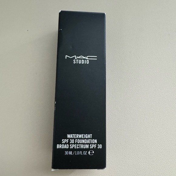 Mac Cosmetics STUDIO WATERWEIGHT SPF 30 FOUNDATION- NC45 - Picture 2 of 4